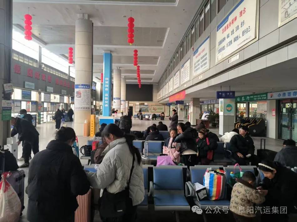節(jié)后春運(yùn)：客流高峰下的堅(jiān)守與奉獻(xiàn)