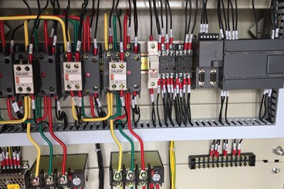 變頻柜廠家介紹設(shè)備的選型和保養(yǎng)方法